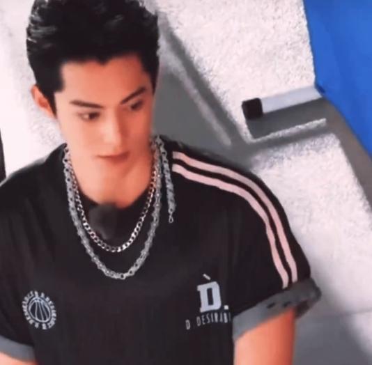 王鹤棣直播爆料视频,娱乐圈幕后故事大曝光